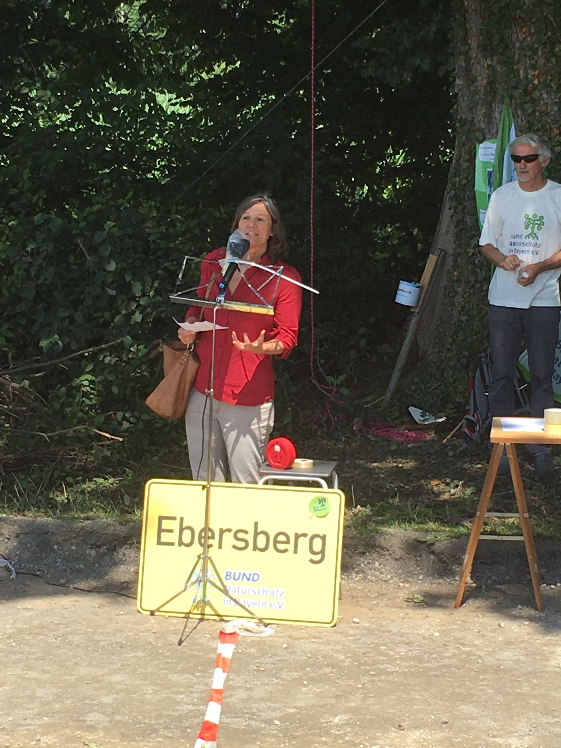 20200627-Demo für den Erhalt der alten Eiche in Grafing - Marlene Ottinger (LINKE) - Foto: BUND Naturschutz Ebersberg 20200627-Demo für den Erhalt der alten Eiche in Grafing - Marlene Ottinger (LINKE) - Foto: BUND Naturschutz Ebersberg