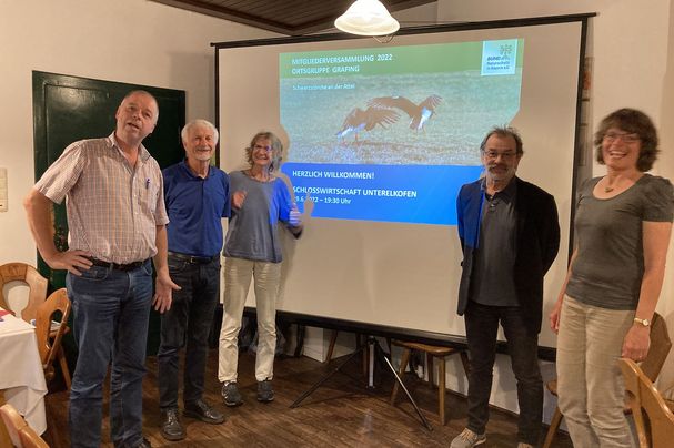 von links: Sepp Biesenberger (stellvertretender Vorsitzender), Klaus Grünebach (1. Vorsitzender), Astrid Geweke (Kinder- und Jugendgruppen), Wolfgang Huber (Pressearbeit), Marion Bauer-Hilt (Vogelstimmenwanderungen und Amphibienschutz) - Foto: BUND Naturschutz Ebersberg