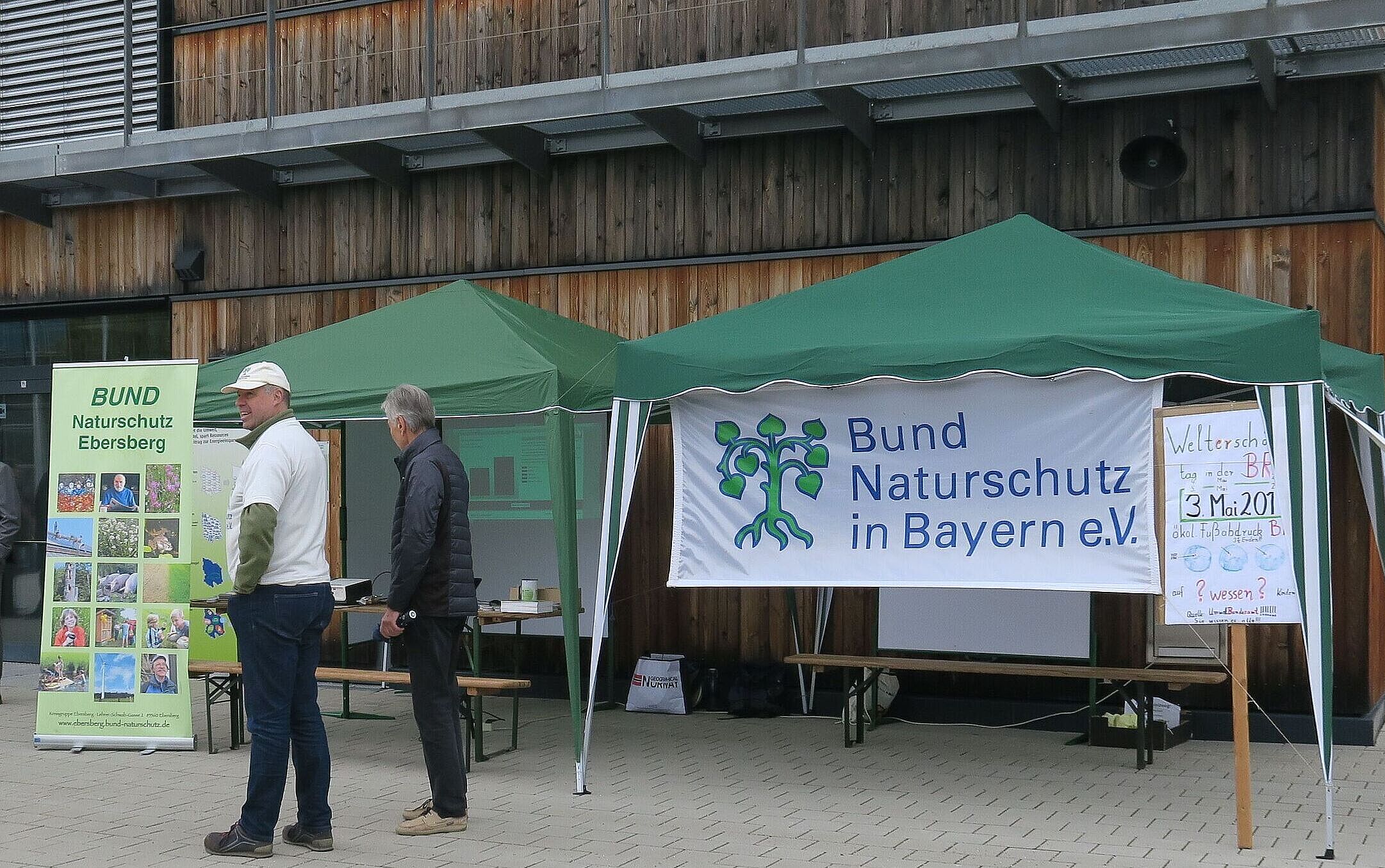 2.5.2023_Energietag Poing: Stand des BUND Naturschutz mit Sepp Biesenberger und Uwe Peters