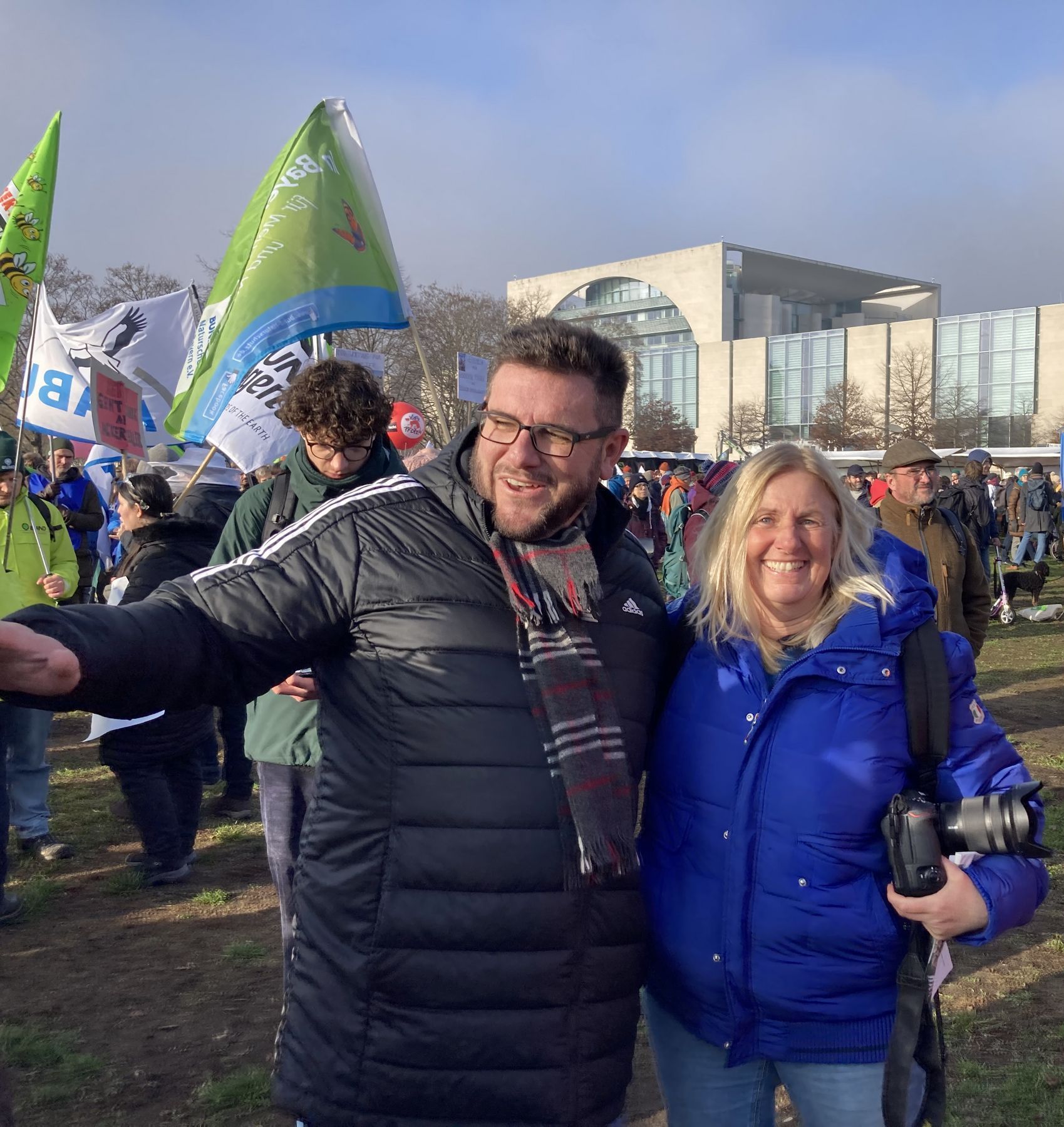 Auf der Landwirtschaftsdemo "Mia ham's satt" in Berlin: Antonio Andrioli (Träger des bayerischen Naturschutzpreises 2020) und Regina Wegemann. 