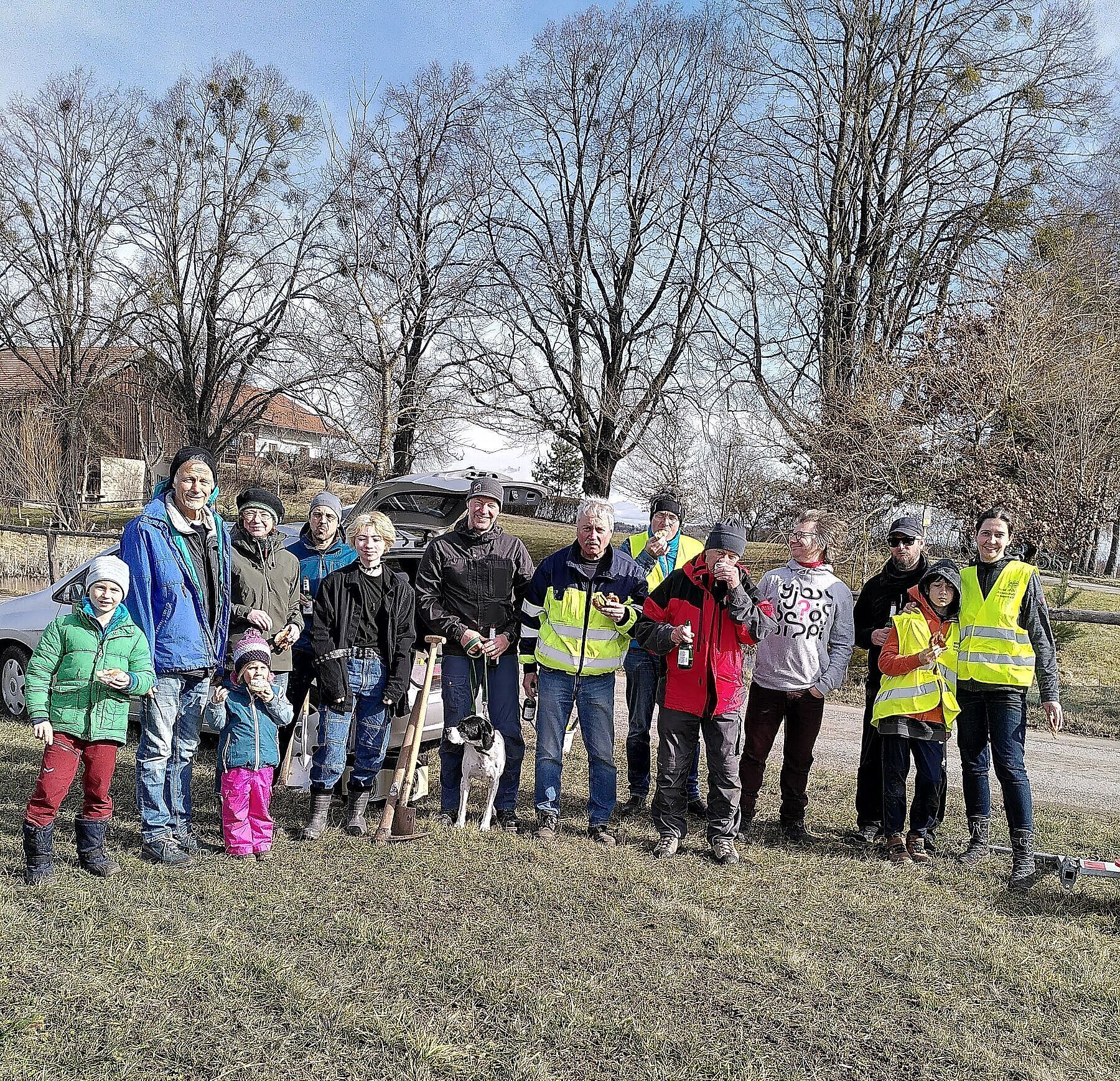 Amhibienhilfe 2023 - Helfertruppe des BUND Naturschutz Glonn Foto Gundel Meistring