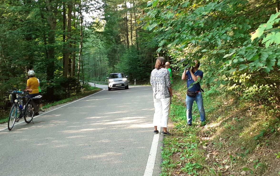 Fahrradstraße-Moosach-Glonn-Fernsehtermin-20200921-Marlene Ottinger (DIE LINKE) -Foto BUND Naturschutz