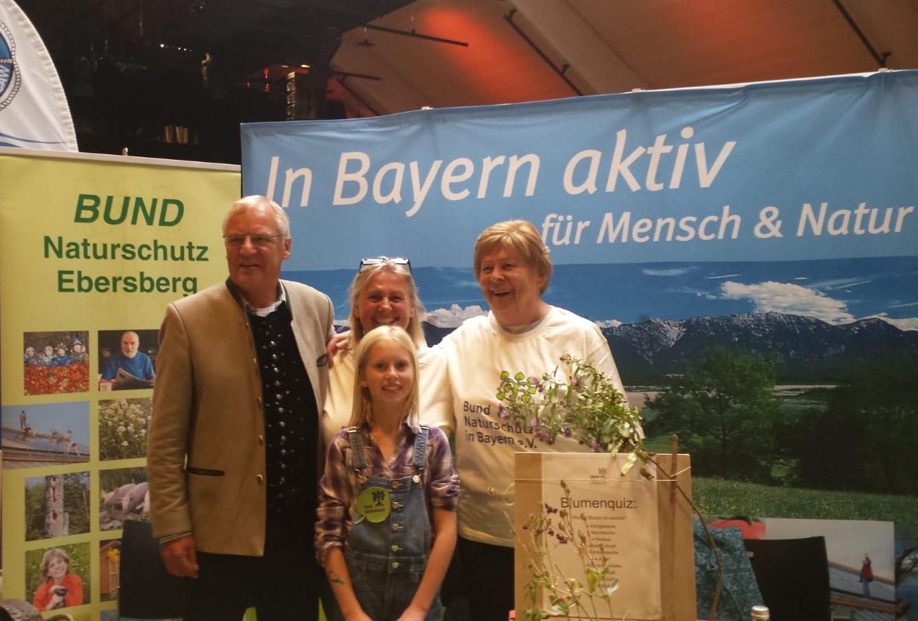 Ebersbergs Bürgermeister Walter Brilmayer besucht den Infostand des BUND Naturschutz Ebersberg