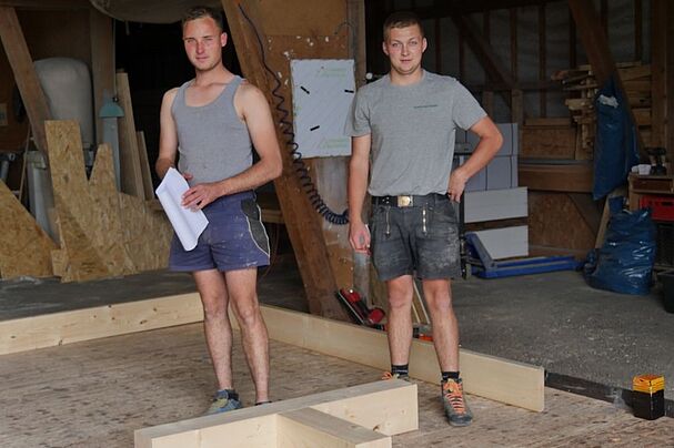 Stefan und Korbi - Reparatur Dach der BN-Hütte