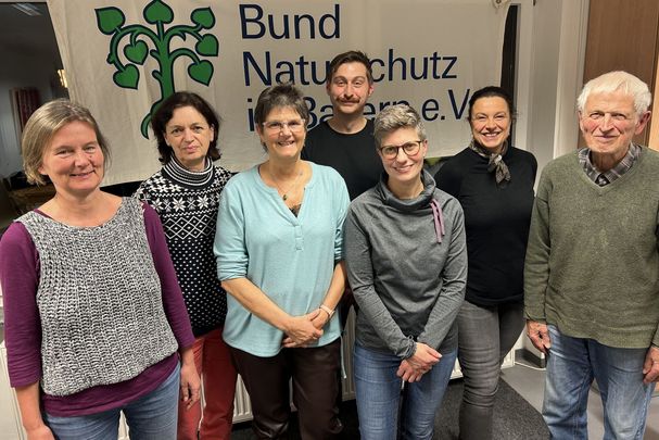 Die neue BN-Vorsitzende Beate Kiss (3. von links) mit den sechs Beisitzern (von links) Dr. Angelika Wurlitzer, Christl Stockinger, Christopher Zacher, Ines Helge, Bettina Willing und Klaus Schöffel. Es fehlt die 2. Vorsitzende Cordula Wieland-Ulrich.