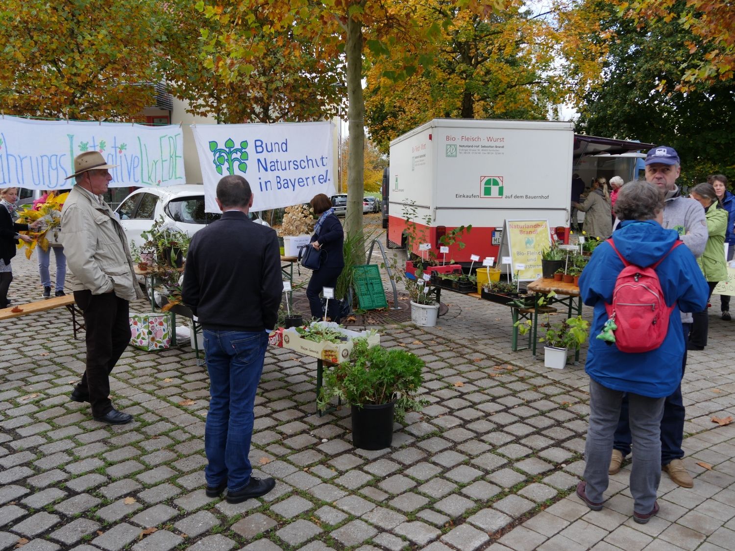 BN-Ortsgruppe Grafing beim Pflanzenmtauschmarkt auf dem Hans-Eham-Platz