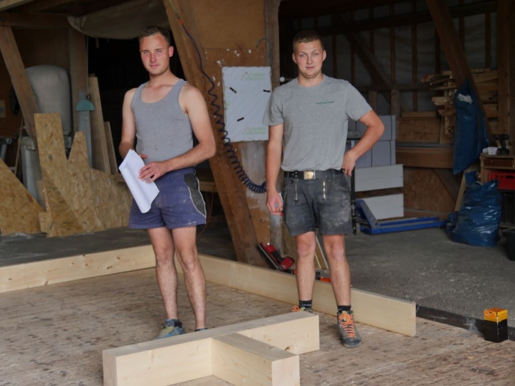 Stefan und Korbi - Reparatur Dach der BN-Hütte