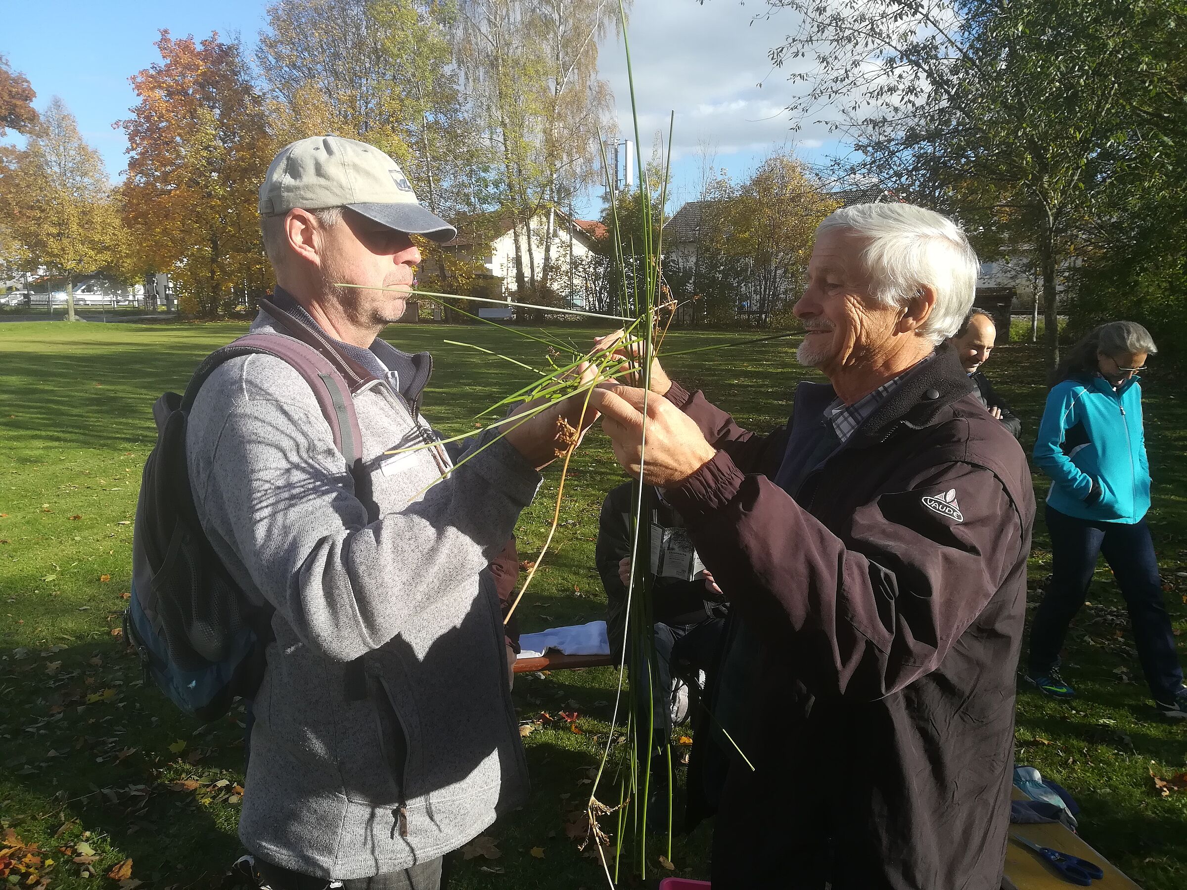 20211023-Naturtreff im Grafinger Stadtpark-Sepp Biesenberger und Klaus Grünebach-BUND Naturschutz-Foto Marion Bauer-Hilt