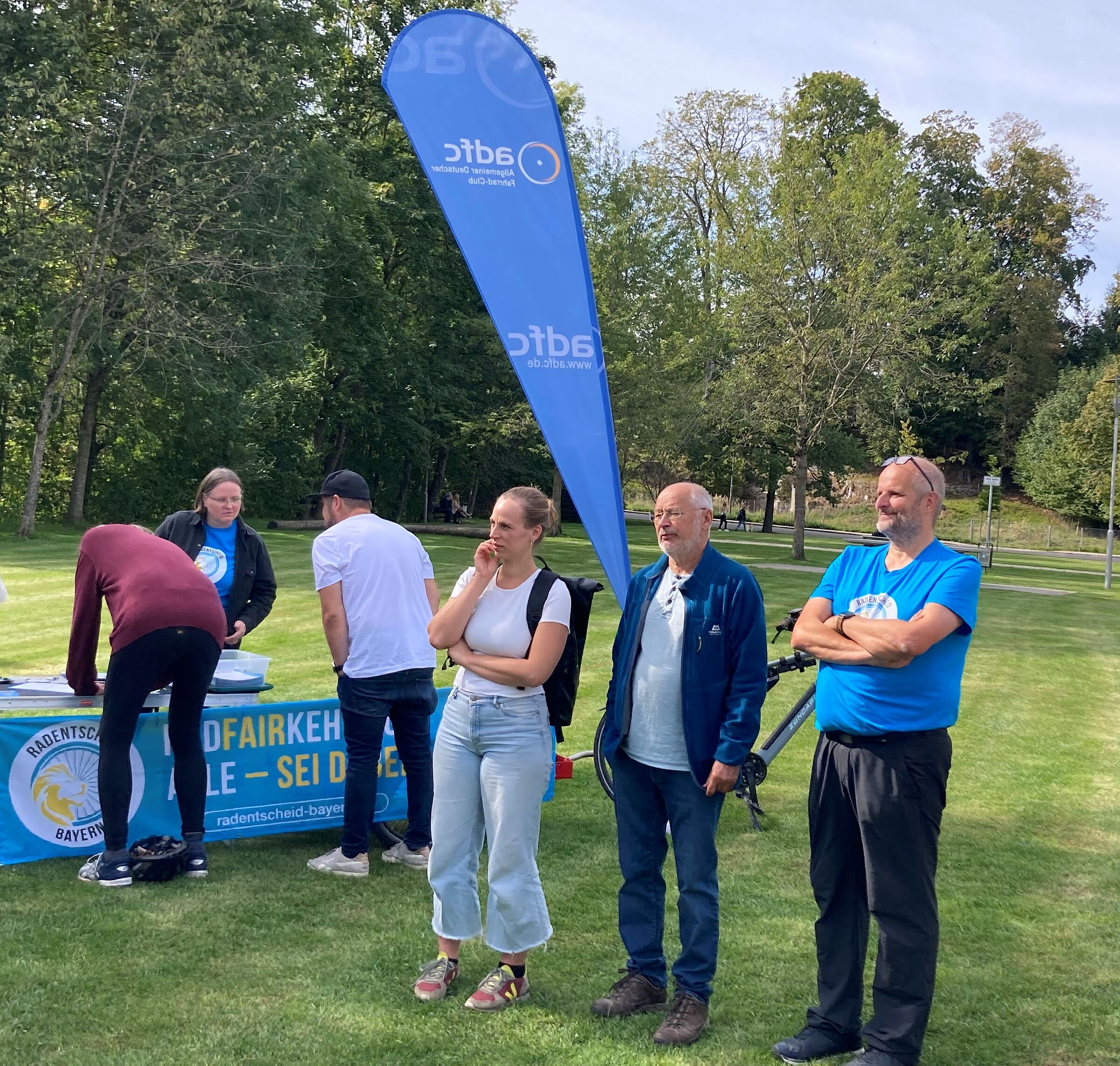 v.li. Miriam Boehlke (Fridays for Future), Georg Hengster (Gemeinwohl Ökonomie), Jürgen Friedrichs (ADFC)