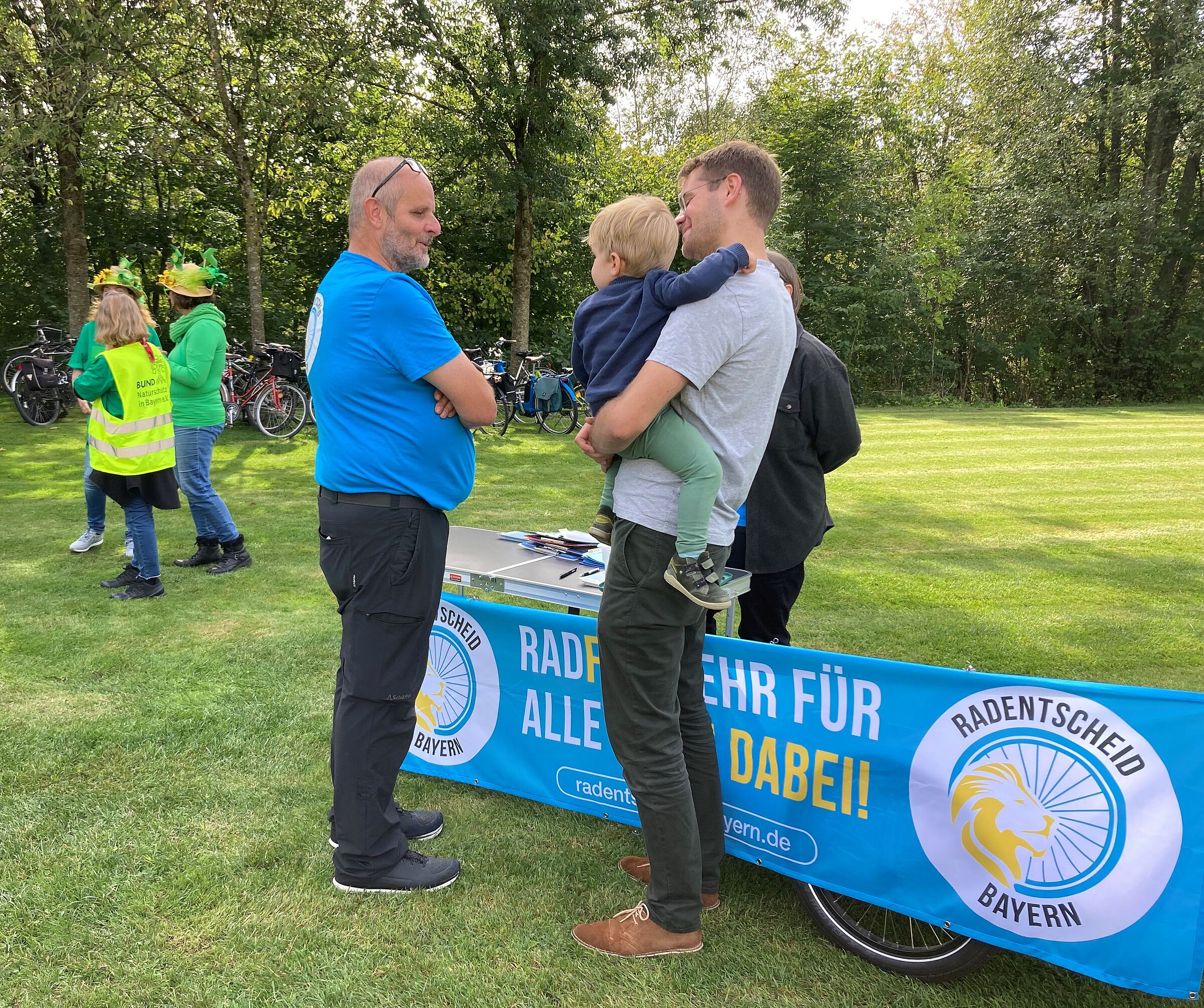 v.li. Jürgen Friedrichs (ADFC) und Thomas von Sarnowski (Parteivorsitzender der bayerischen GRÜNEN) Foto: BUND Naturschutz