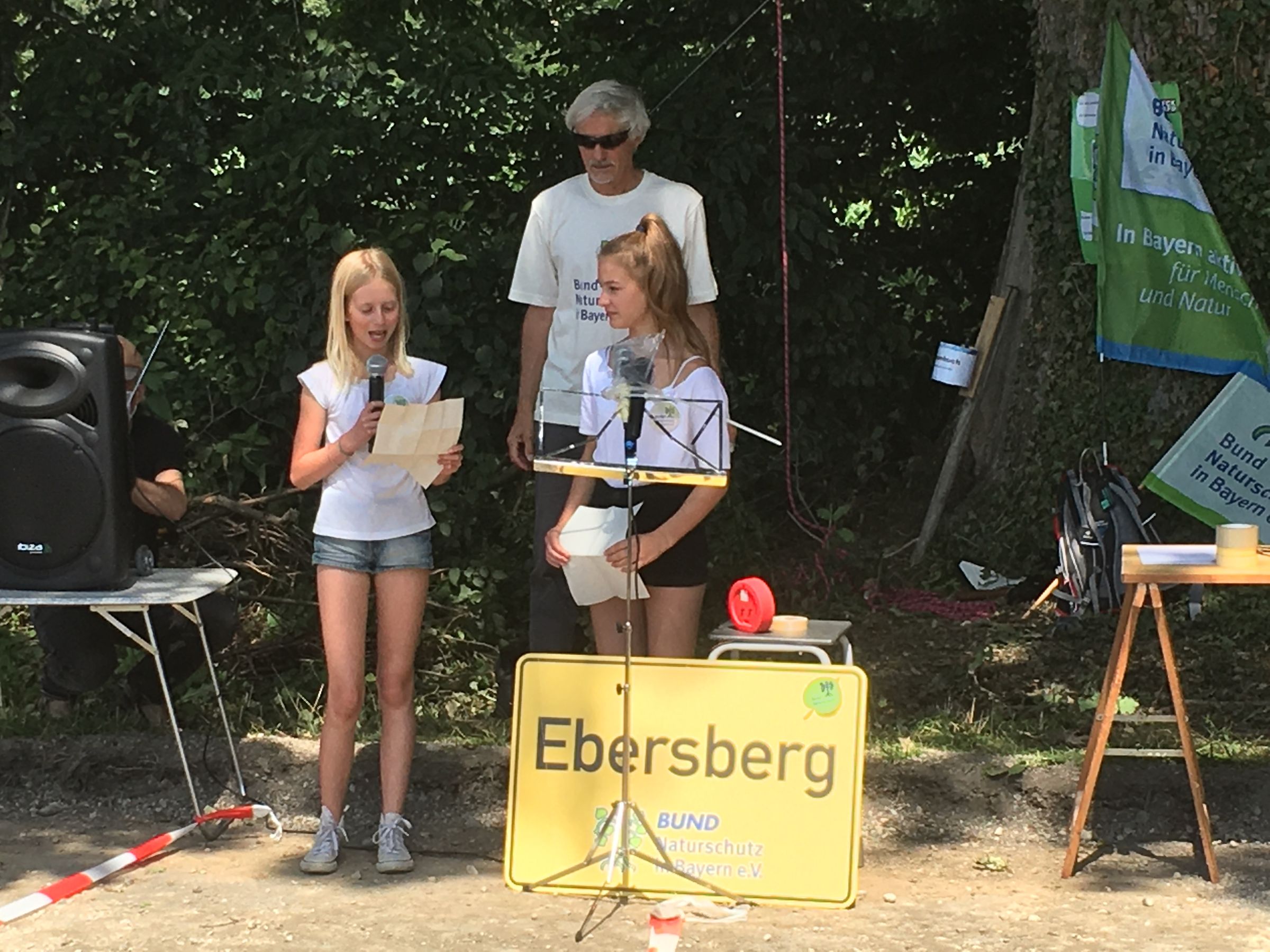 20200627-Demo für den Erhalt der alten Eiche in Grafing - Mädels aus Ebersberg - Foto: BUND Naturschutz Ebersberg