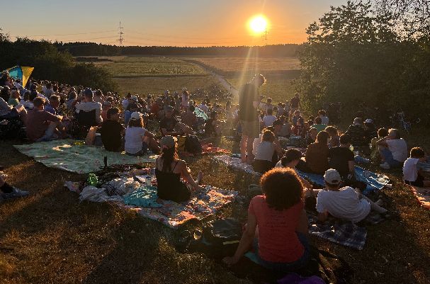 BN OG Zorneding lud zum SoFi Picknick auf dem Rodelhügel Ingelsberg eine